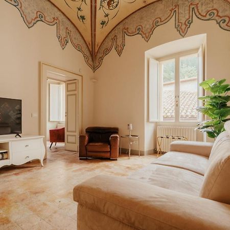 Sotto Gli Affreschi Del 1800 Con Colazione Inclusa อัสซิซี ภายนอก รูปภาพ