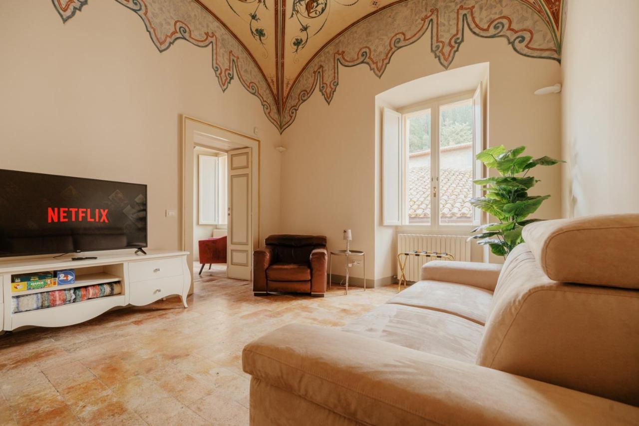 Sotto Gli Affreschi Del 1800 Con Colazione Inclusa อัสซิซี ภายนอก รูปภาพ