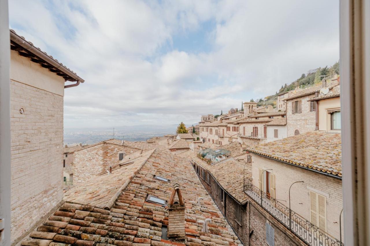 Sotto Gli Affreschi Del 1800 Con Colazione Inclusa อัสซิซี ภายนอก รูปภาพ
